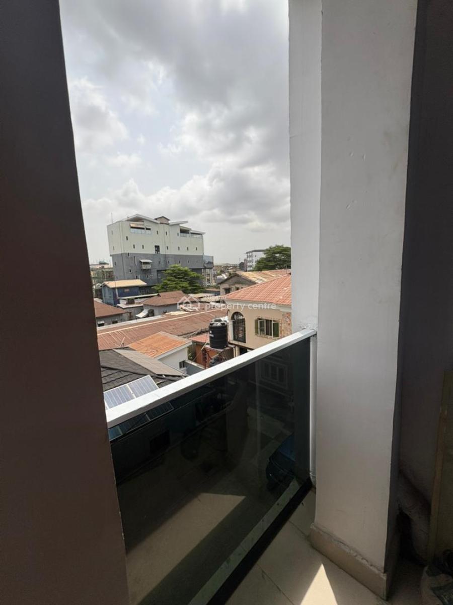 1 Bedroom Yaba, Yaba, Sabo, Yaba, Lagos, Mini Flat (room and Parlour) Short Let