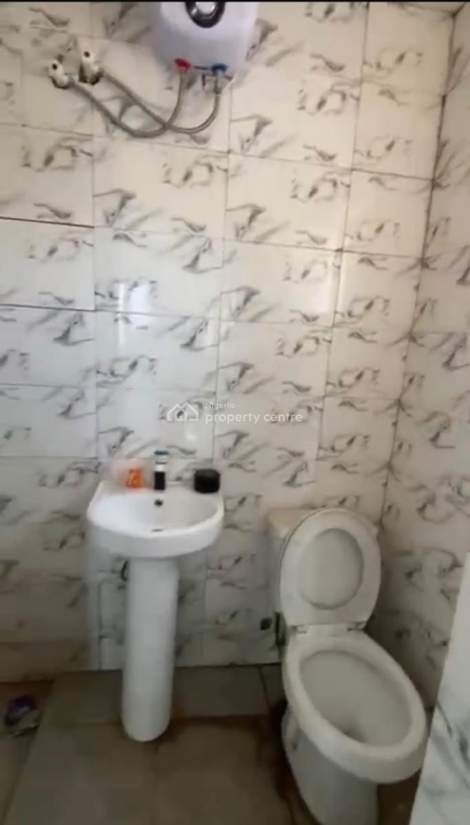 Executive 2 Bedroom Flat with Rooms En-suite and Fitted Kitchen, Gbagada, Lagos, Flat / Apartment for Rent