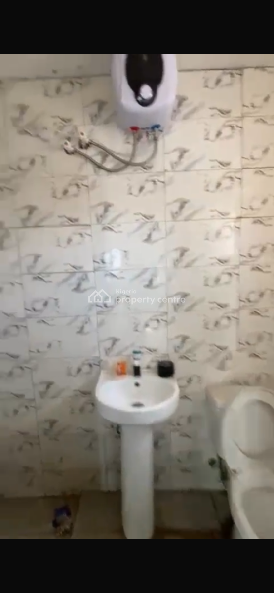 Executive 2 Bedroom Flat with Rooms En-suite and Fitted Kitchen, Gbagada, Lagos, Flat / Apartment for Rent