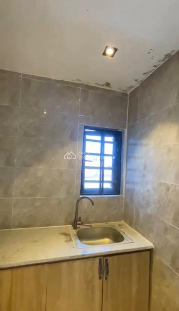 Executive 2 Bedroom Flat with Rooms En-suite and Fitted Kitchen, Gbagada, Lagos, Flat / Apartment for Rent