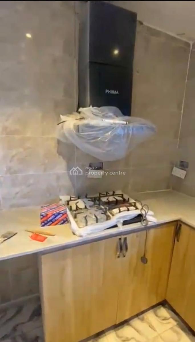 Executive 2 Bedroom Flat with Rooms En-suite and Fitted Kitchen, Gbagada, Lagos, Flat / Apartment for Rent