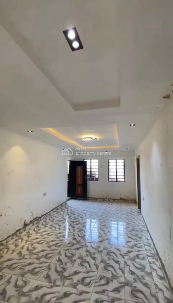 Executive 2 Bedroom Flat with Rooms En-suite and Fitted Kitchen, Gbagada, Lagos, Flat / Apartment for Rent