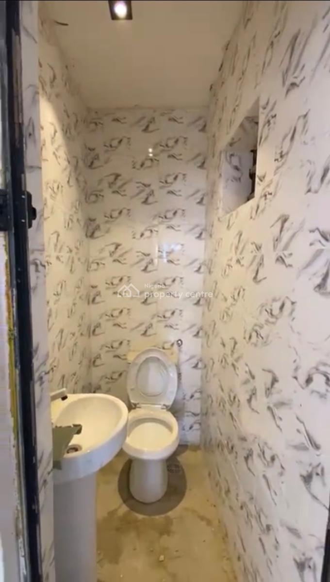 Executive 2 Bedroom Flat with Rooms En-suite and Fitted Kitchen, Gbagada, Lagos, Flat / Apartment for Rent