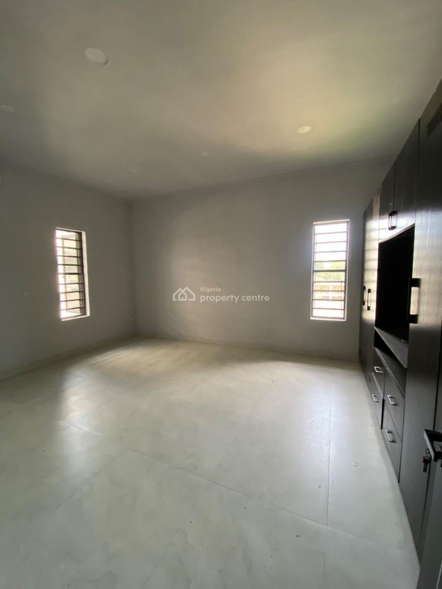 2 Bedroom Upstairs on The Last Floor Fully Serviced with 24hrs Light, Ilasan, Ikate, Lekki, Lagos, Flat / Apartment for Rent