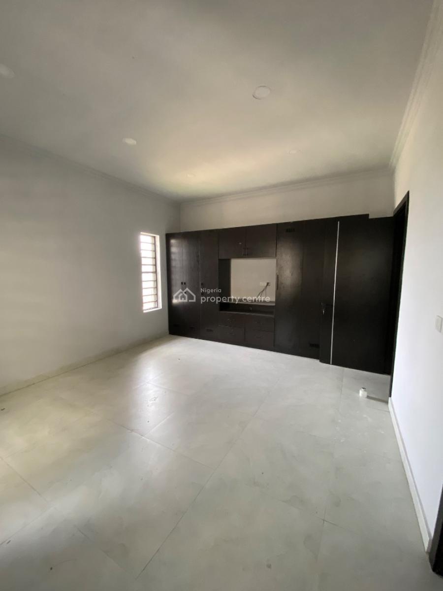 2 Bedroom Upstairs on The Last Floor Fully Serviced with 24hrs Light, Ilasan, Ikate, Lekki, Lagos, Flat / Apartment for Rent