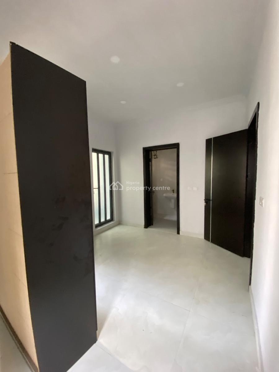 2 Bedroom Upstairs on The Last Floor Fully Serviced with 24hrs Light, Ilasan, Ikate, Lekki, Lagos, Flat / Apartment for Rent