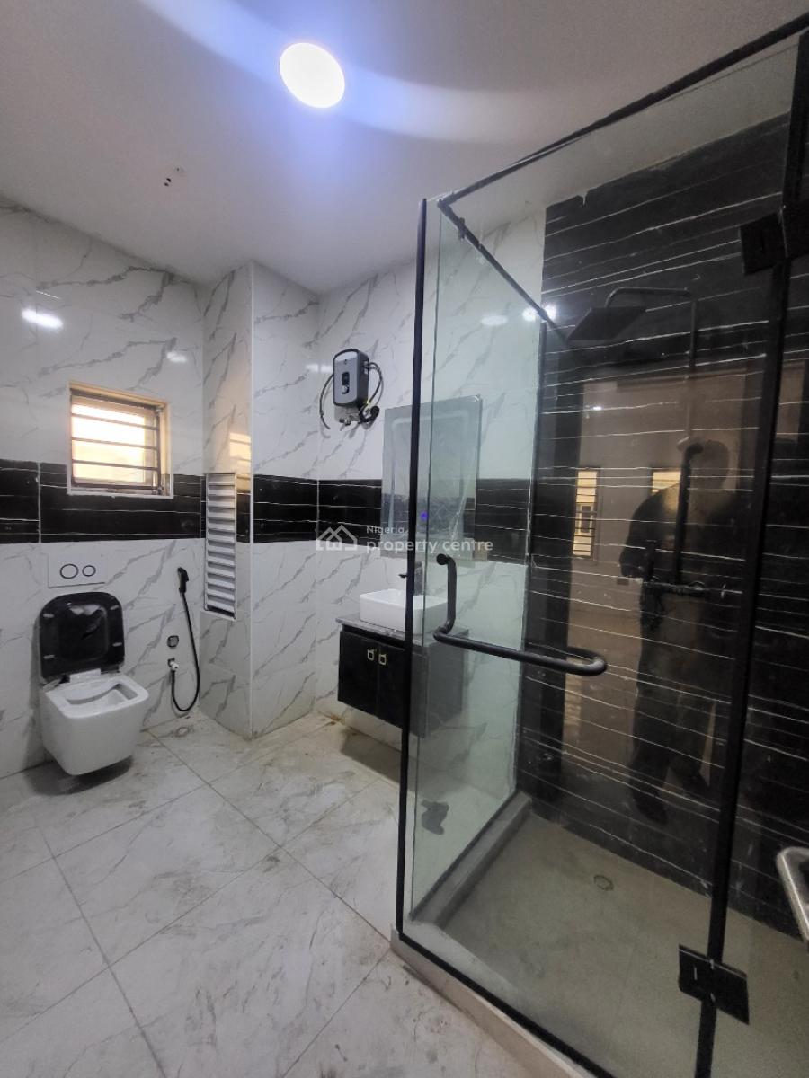 Spacious Luxurious 2 Bedroom Apartment  with Bq, Swimming Pool, Secure Area, Lekki Phase 1, Lekki, Lagos, Flat / Apartment for Rent
