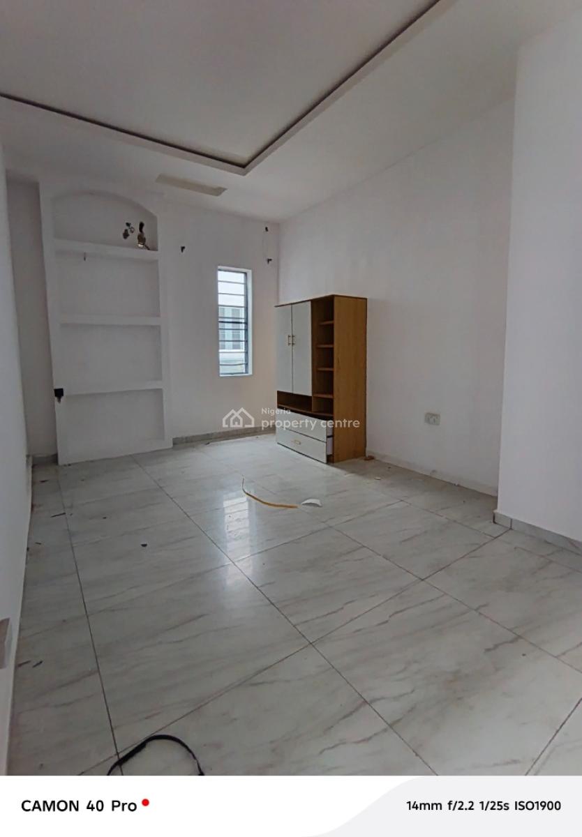 a Room Shared Apartment Downstairs in Chevron, Chevy View Estate, Lekki, Lagos, Self Contain (single Rooms) for Rent