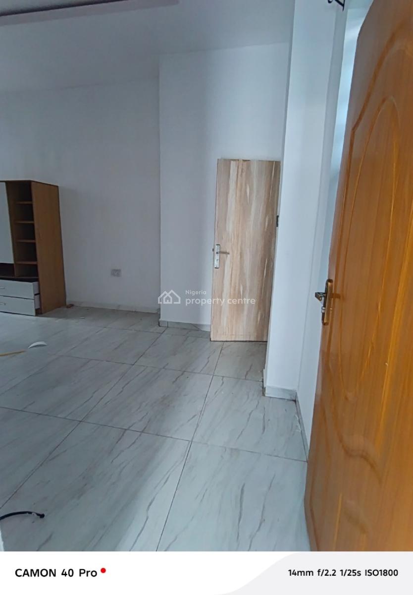 a Room Shared Apartment Downstairs in Chevron, Chevy View Estate, Lekki, Lagos, Self Contain (single Rooms) for Rent