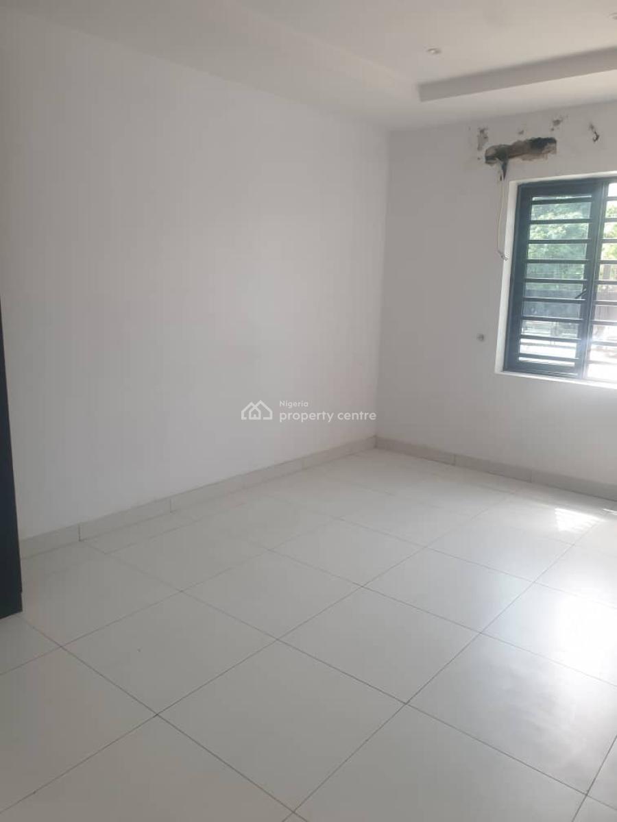 Single Room Upstairs Shared Kitchen in Idado Estate, By Agungi Bus Stop, Idado, Lekki, Lagos, Self Contain (single Rooms) for Rent