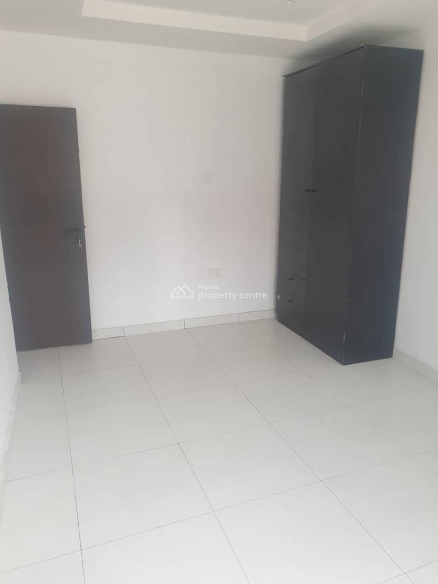 Single Room Upstairs Shared Kitchen in Idado Estate, By Agungi Bus Stop, Idado, Lekki, Lagos, Self Contain (single Rooms) for Rent