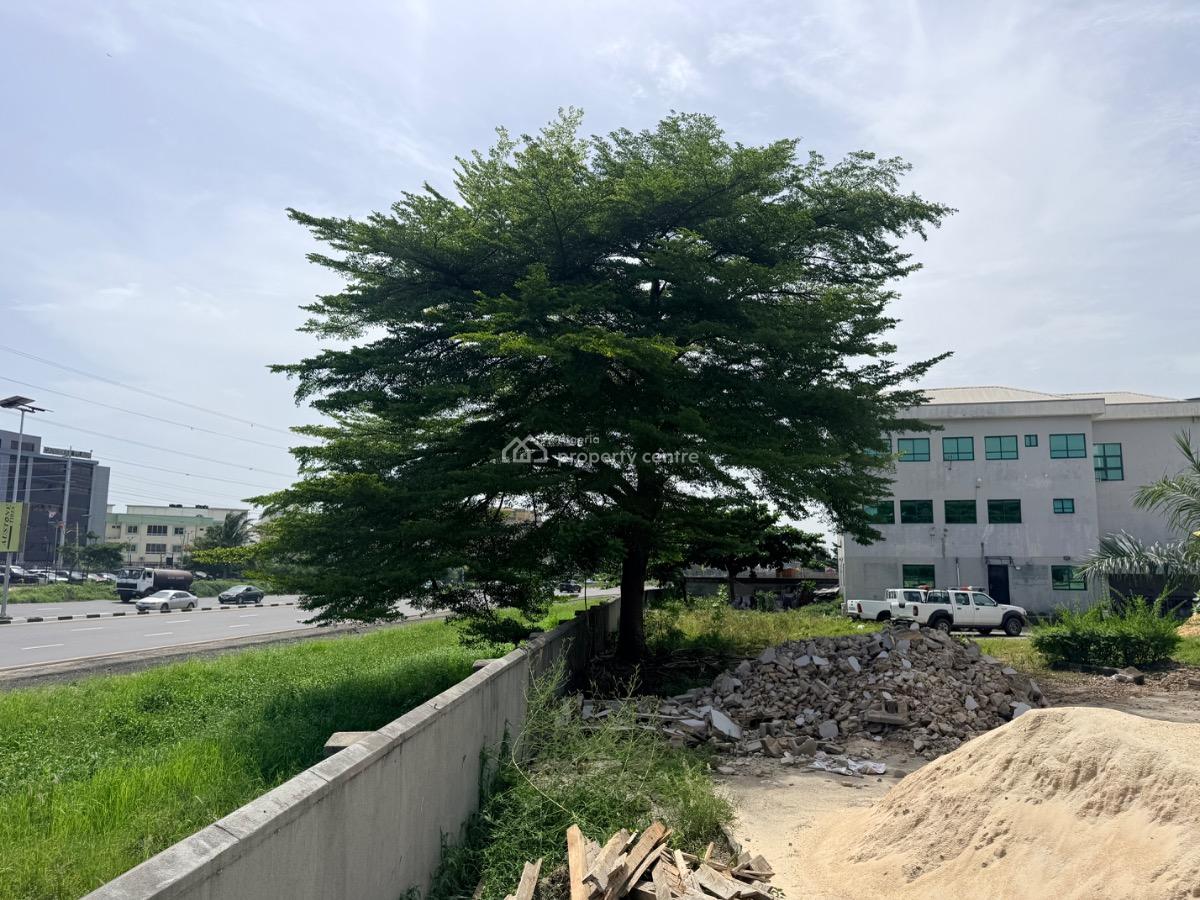 Spacious Commercial Property Directly, Directly Facing The Lekki Epe Express, Lekki Phase 1, Lekki, Lagos, Commercial Property for Sale