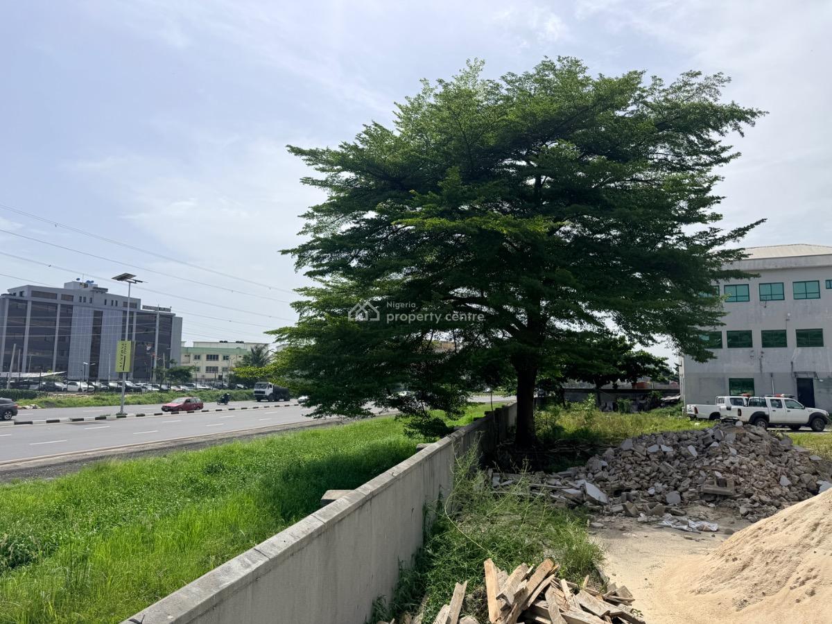 Spacious Commercial Property Directly, Directly Facing The Lekki Epe Express, Lekki Phase 1, Lekki, Lagos, Commercial Property for Sale