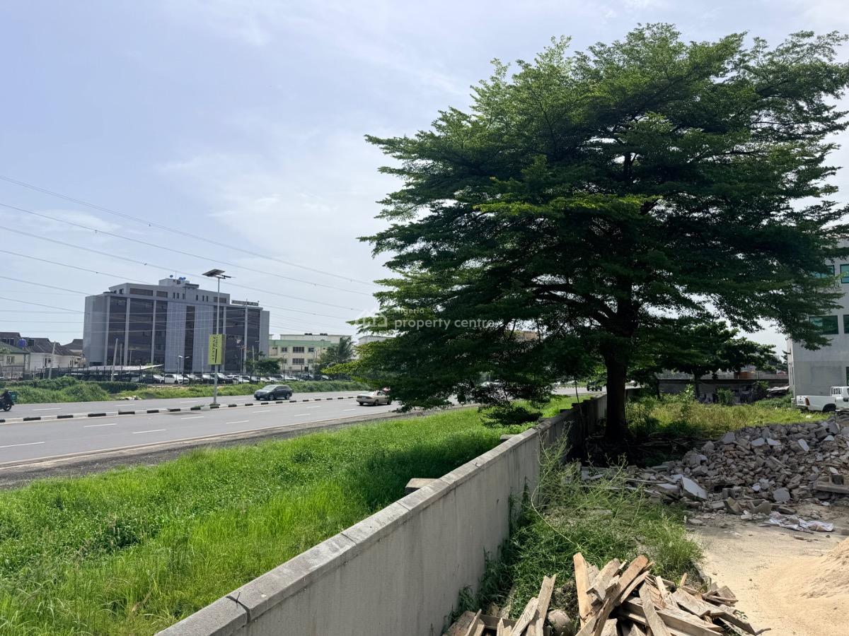 Spacious Commercial Property Directly, Directly Facing The Lekki Epe Express, Lekki Phase 1, Lekki, Lagos, Commercial Property for Sale