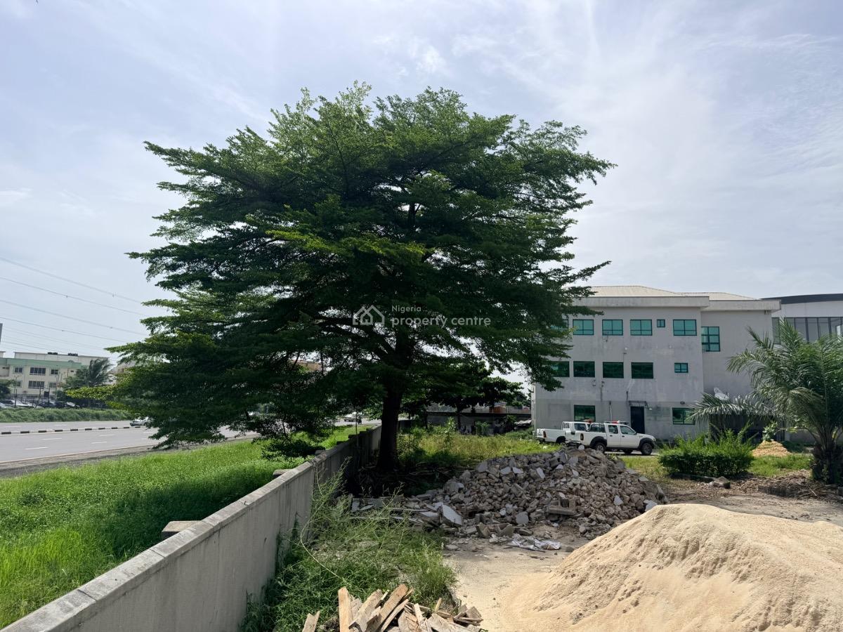 Spacious Commercial Property Directly, Directly Facing The Lekki Epe Express, Lekki Phase 1, Lekki, Lagos, Commercial Property for Sale