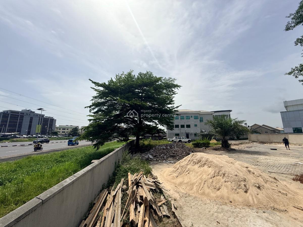 Spacious Commercial Property Directly, Directly Facing The Lekki Epe Express, Lekki Phase 1, Lekki, Lagos, Commercial Property for Sale