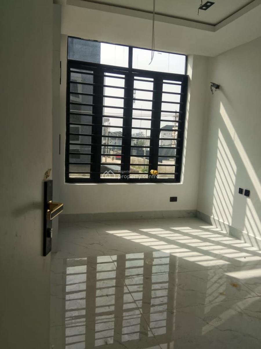 Beautifully Built 2 Bedroom Apartment, Off Freedom Way, Lekki Phase 1, Lekki, Lagos, Flat / Apartment for Sale