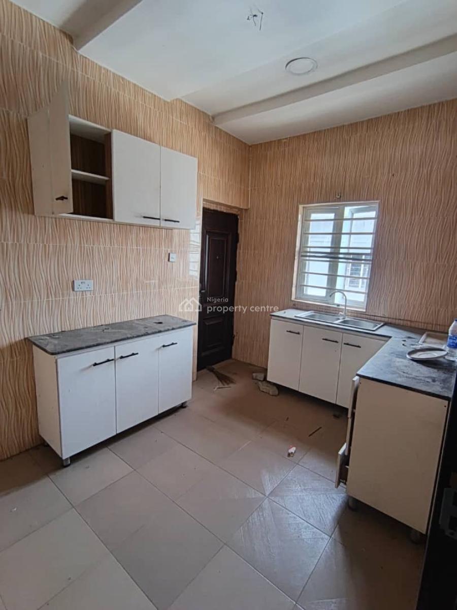 Well Maintained 2 Bedroom Apartment Upstairs, Sangotedo, Lekki, Lagos, Flat / Apartment for Rent