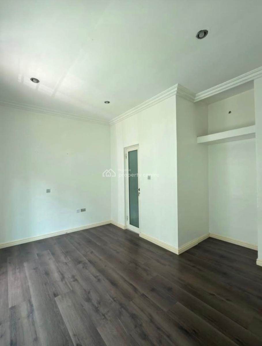 Massive 3 Bedroom Terraced Duplex ( for Commercial Use Only), Lekki Phase 1, Lekki, Lagos, Commercial Property for Rent