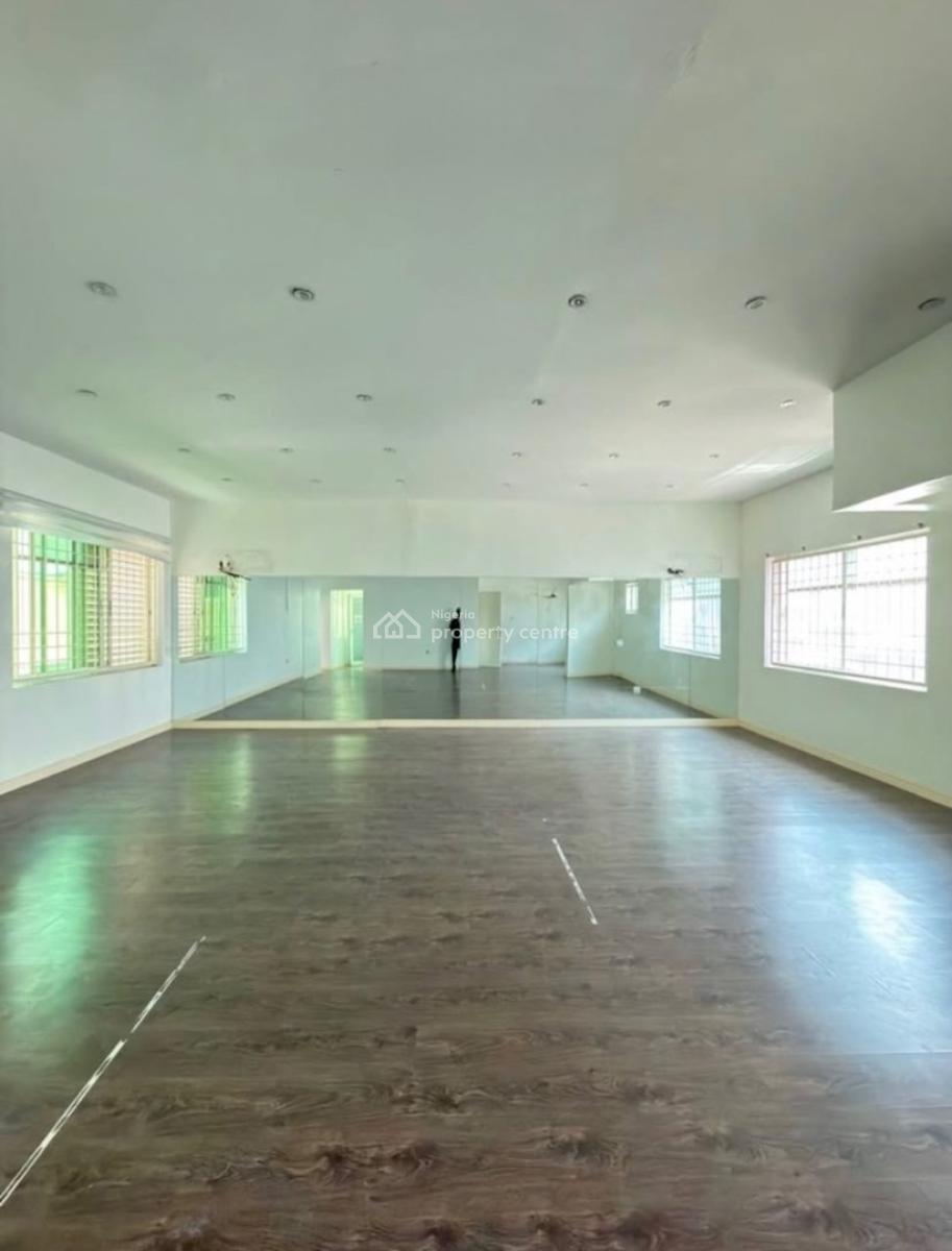 Massive 3 Bedroom Terraced Duplex ( for Commercial Use Only), Lekki Phase 1, Lekki, Lagos, Commercial Property for Rent