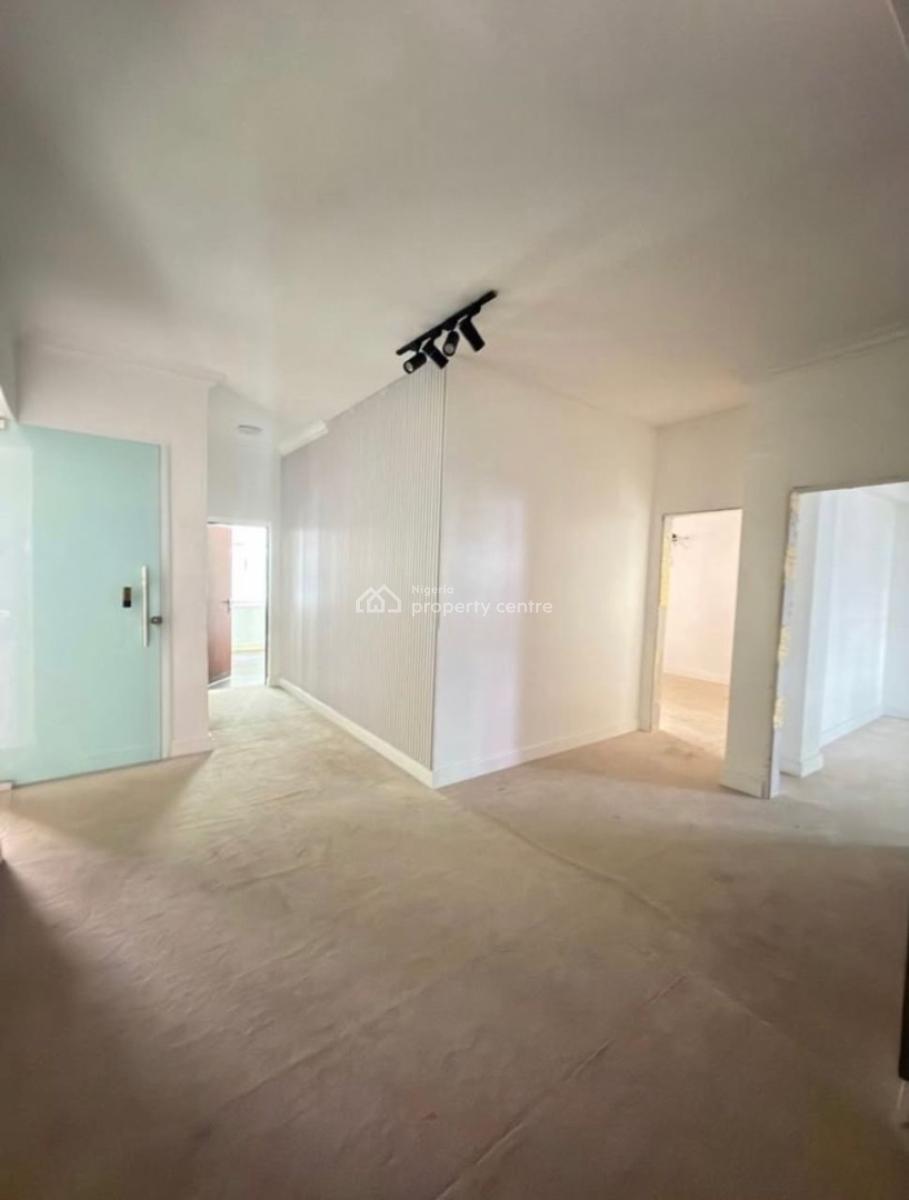 Massive 3 Bedroom Terraced Duplex ( for Commercial Use Only), Lekki Phase 1, Lekki, Lagos, Commercial Property for Rent
