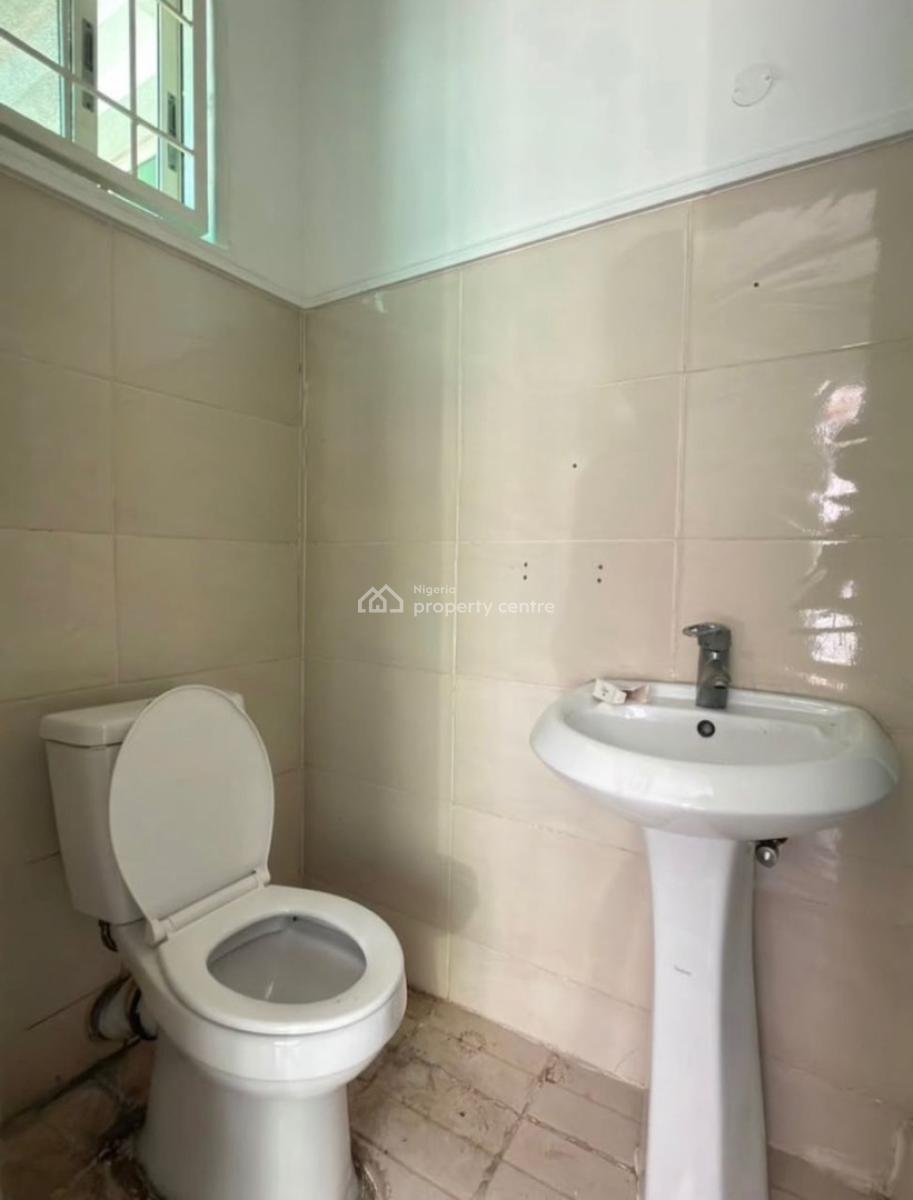 Massive 3 Bedroom Terraced Duplex ( for Commercial Use Only), Lekki Phase 1, Lekki, Lagos, Commercial Property for Rent