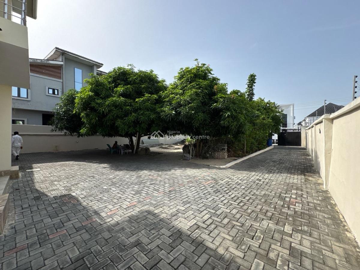 Distress Luxury Massive 5bedroom Detached Duplex with Bq, Thomas Estate, Ajah, Lagos, Semi-detached Duplex for Sale