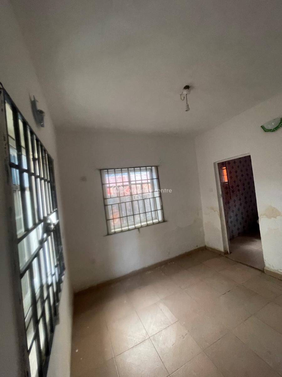 Standard 2 Bedroom Apartment at Soluyi, Dogo Majekodunmi Street, Soluyi, Gbagada, Lagos, Flat / Apartment for Rent