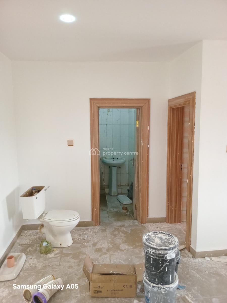 Renovated 3-bedroom Penthouse, Wuye Main, in an Estate, Wuye, Abuja, House for Rent