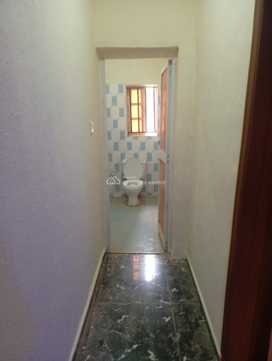 Executive 2 Bedroom Flat, Oyeyemi Off Ajuwon Akute Road,via Ojodu, Ojodu Berger, Ojodu, Lagos, Flat / Apartment for Rent