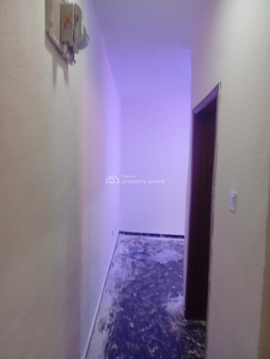 Executive 2 Bedroom Flat, Oyeyemi Off Ajuwon Akute Road,via Ojodu, Ojodu Berger, Ojodu, Lagos, Flat / Apartment for Rent