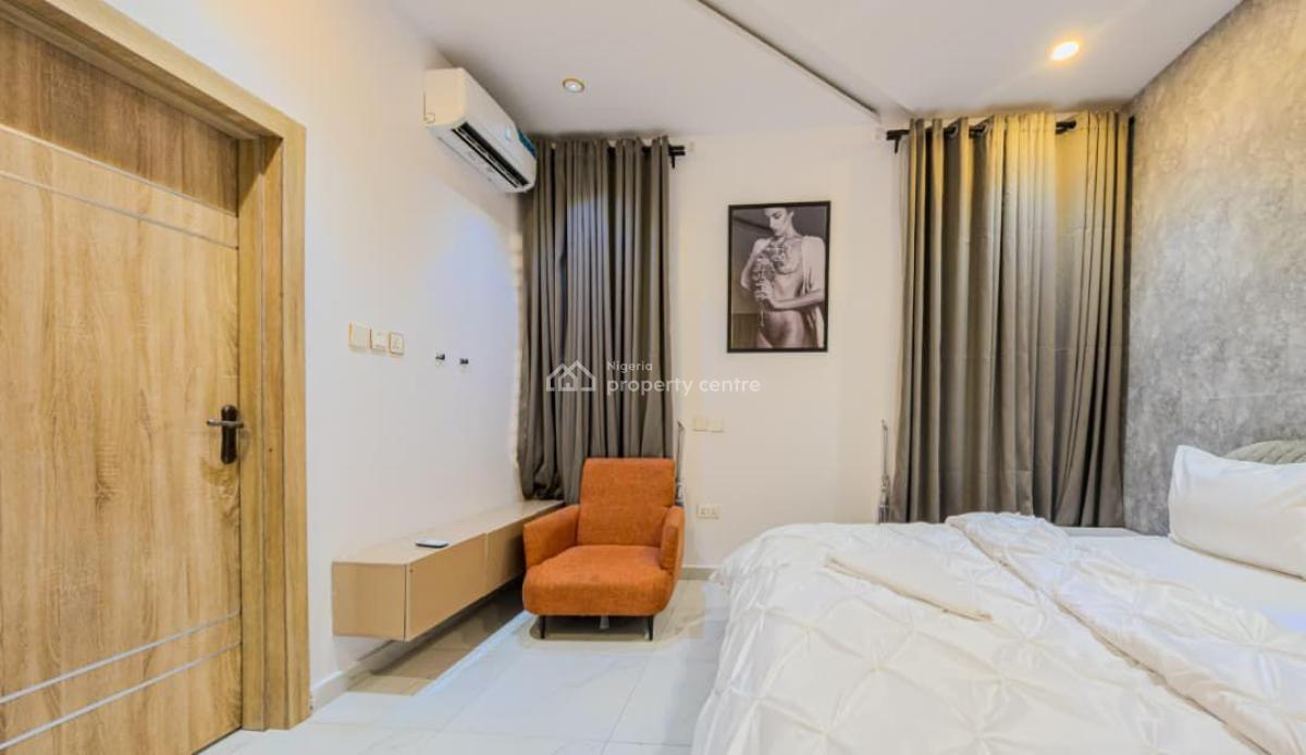 Luxury 2 Bedroom Apartment with Private Cinema and Ps5, Netflix,bath Tub,en-suite Rooms in Secured Environment, Lekki Phase 1, Lekki, Lagos, Flat / Apartment Short Let
