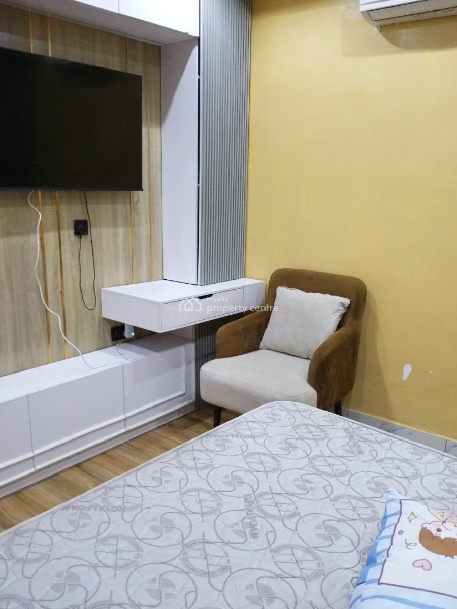 1 Bedroom Apartment, Before Chevron Round About, Lekki Phase 1, Lekki, Lagos, Flat / Apartment Short Let