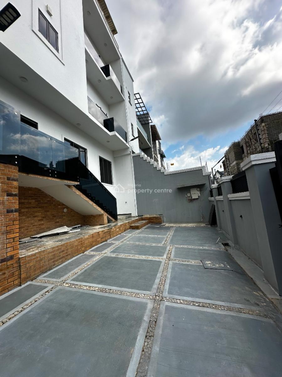 5 Bedroom End of Terrace Duplex with Bq, Guzape District, Abuja, Semi-detached Duplex for Sale