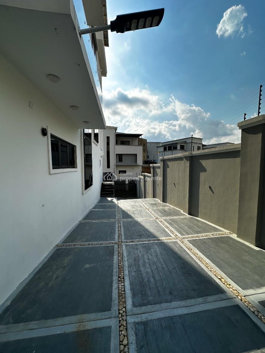 5 Bedroom End of Terrace Duplex with Bq, Guzape District, Abuja, Semi-detached Duplex for Sale