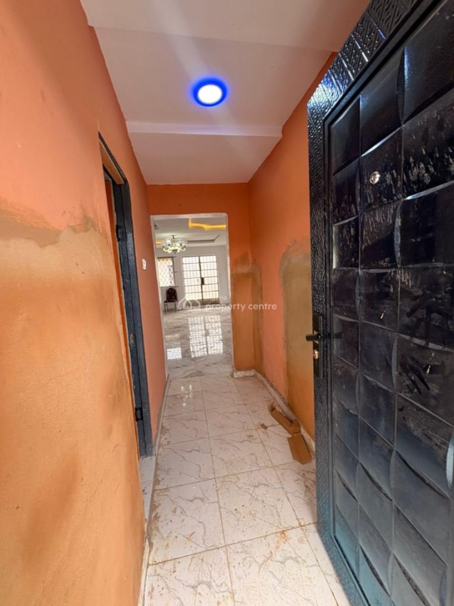 Luxury 2-bedroom En-suite Apartment with Balcony Close to The Airport, Mafoluku, Airport Road, Mafoluku, Oshodi, Lagos, Flat / Apartment for Rent