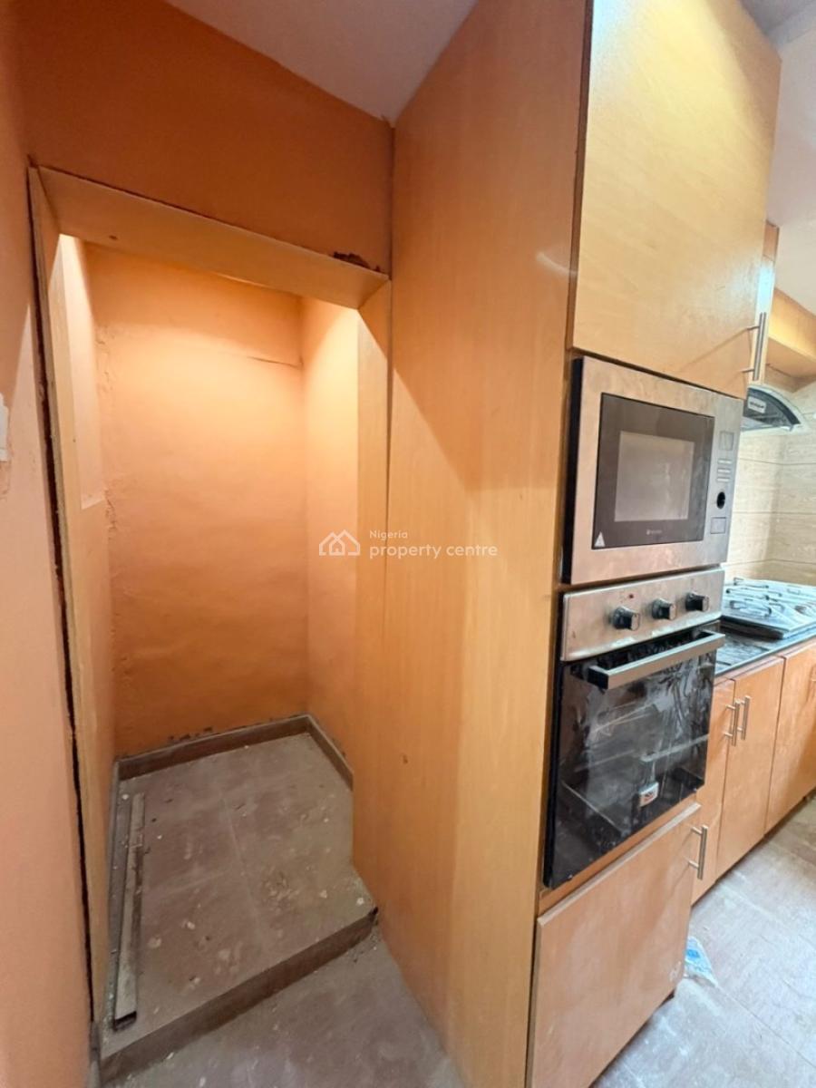 Luxury 2-bedroom En-suite Apartment with Balcony Close to The Airport, Mafoluku, Airport Road, Mafoluku, Oshodi, Lagos, Flat / Apartment for Rent