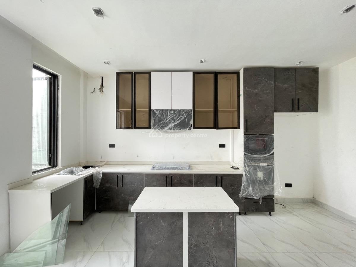 Contemporary 2 Bedroom Apartment, Freedom Way, Lekki Phase 1, Lekki, Lagos, Flat / Apartment for Sale