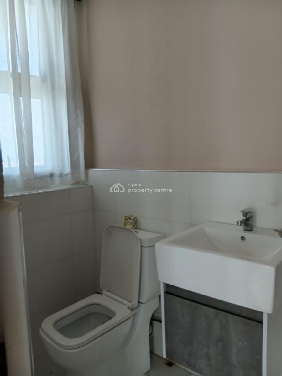 Tasteful Built Three (3) Bedroom with Bq, Off Freedom Way Lekki Phase 1, Lekki Phase 1, Lekki, Lagos, Flat / Apartment for Rent