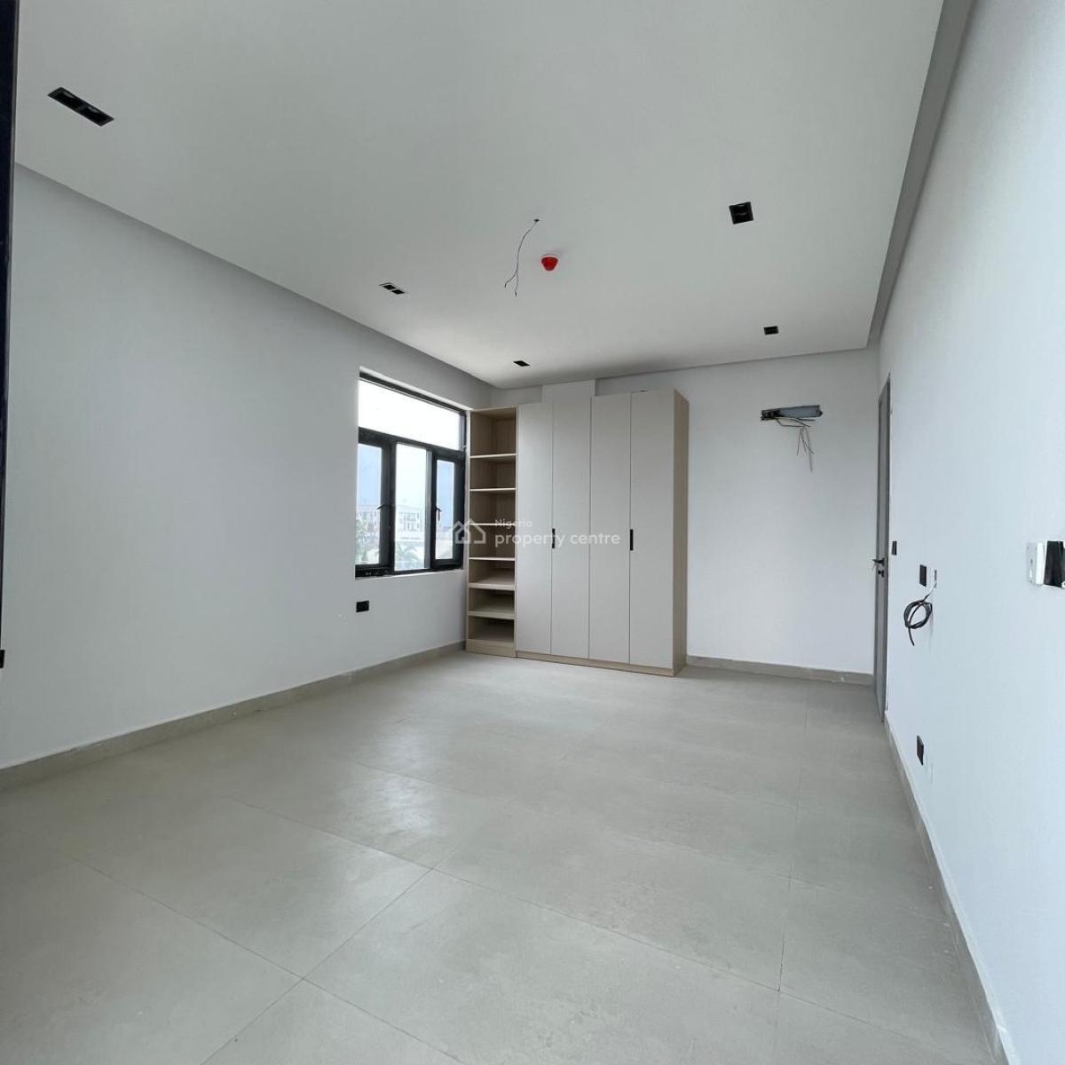 Magnificently Crafted 2 Bedroom Luxury Apartment, Lekki Phase 1, Lekki, Lagos, Flat / Apartment for Sale