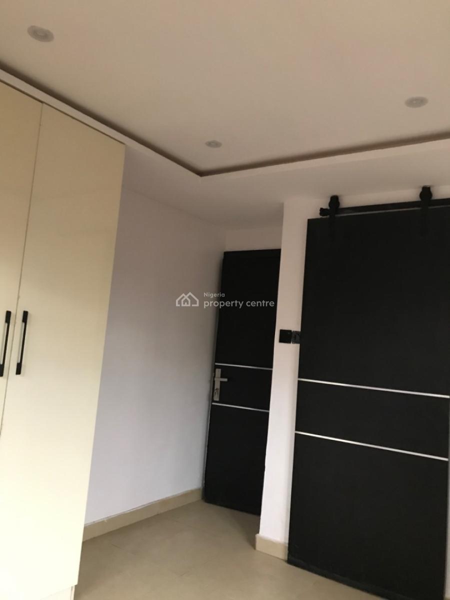 Newly Renovated 3 Bedroom Apartment with Bq, Lekki Phase 1, Lekki, Lagos, Flat / Apartment for Sale