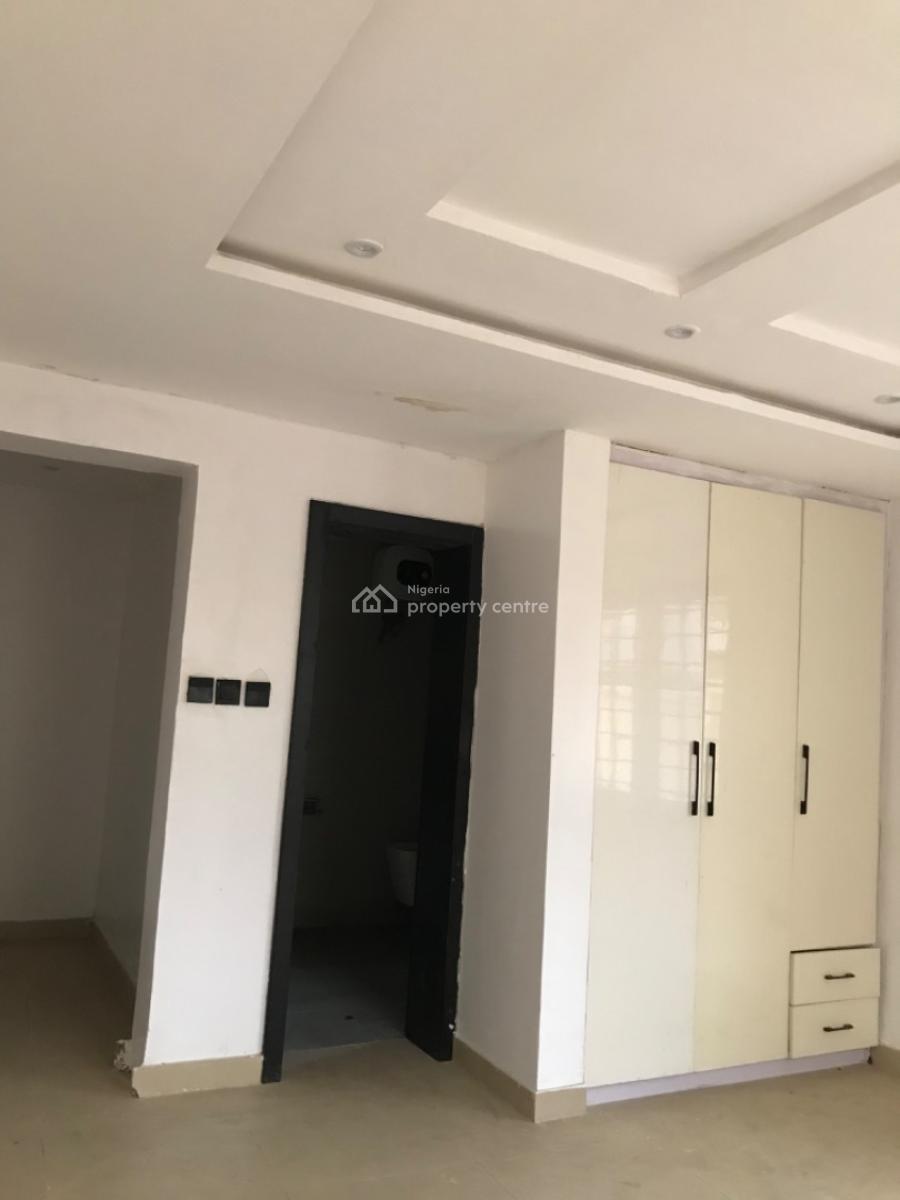 Newly Renovated 3 Bedroom Apartment with Bq, Lekki Phase 1, Lekki, Lagos, Flat / Apartment for Sale