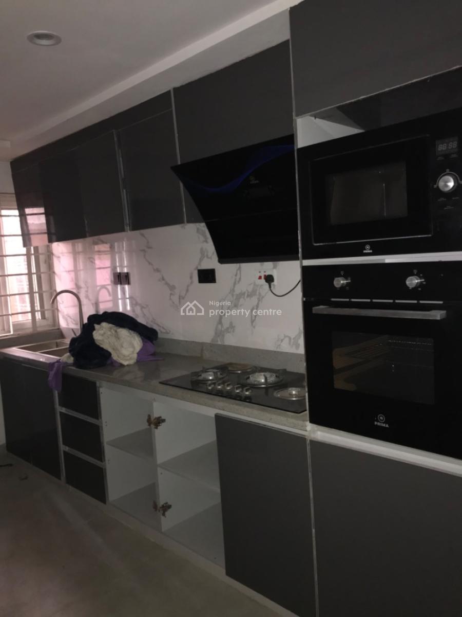 Newly Renovated 3 Bedroom Apartment with Bq, Lekki Phase 1, Lekki, Lagos, Flat / Apartment for Sale