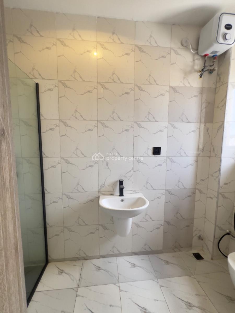 2 Bedroom Apartment with Elevators, Lekki Phase 1, Lekki, Lagos, Flat / Apartment for Sale