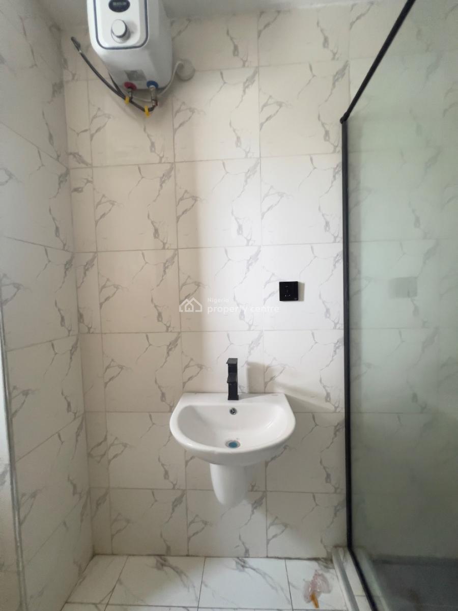 2 Bedroom Apartment with Elevators, Lekki Phase 1, Lekki, Lagos, Flat / Apartment for Sale