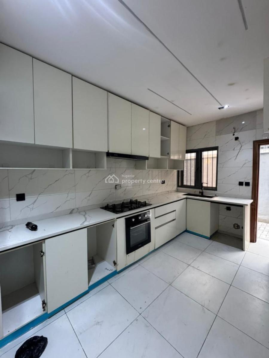 Lovely 4-bedroom Semi-detached Duplex with Bq, Lekki Phase 1, Lekki, Lagos, Semi-detached Duplex for Rent