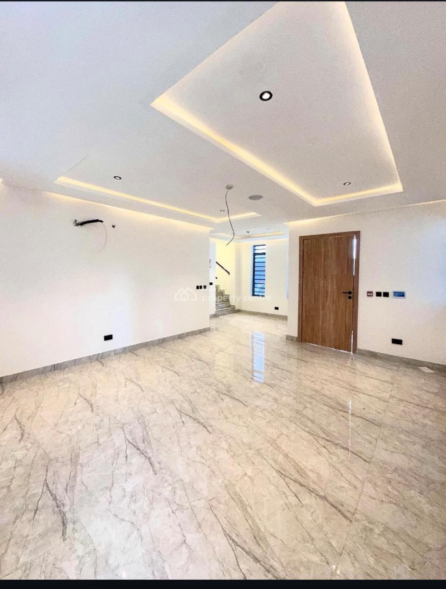 5 Bedroom Lovely Duplex with a Bq, Lekki Phase 1, Lekki, Lagos, Terraced Duplex for Sale