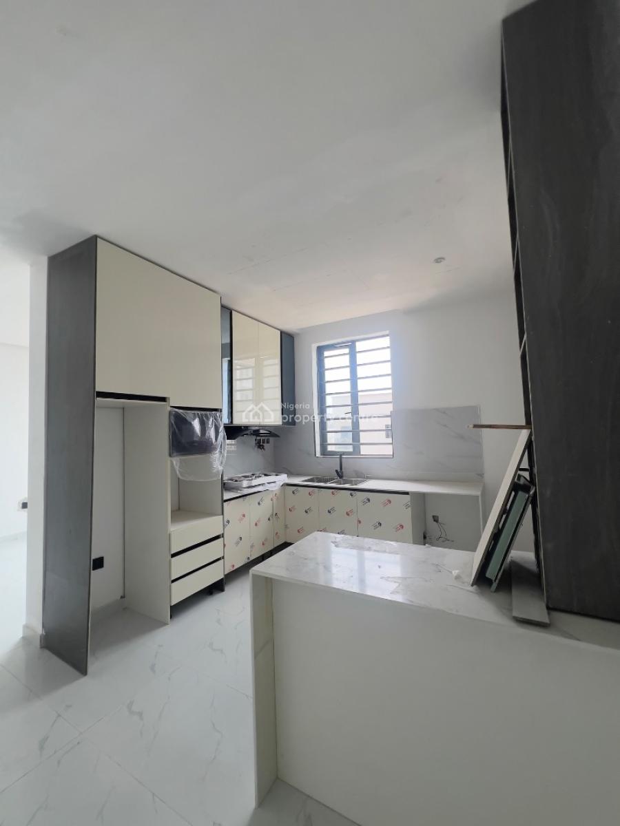 3 Bedroom Apartment with Elevator,gym ,pool, Lekki Phase 1, Lekki, Lagos, Flat / Apartment for Sale