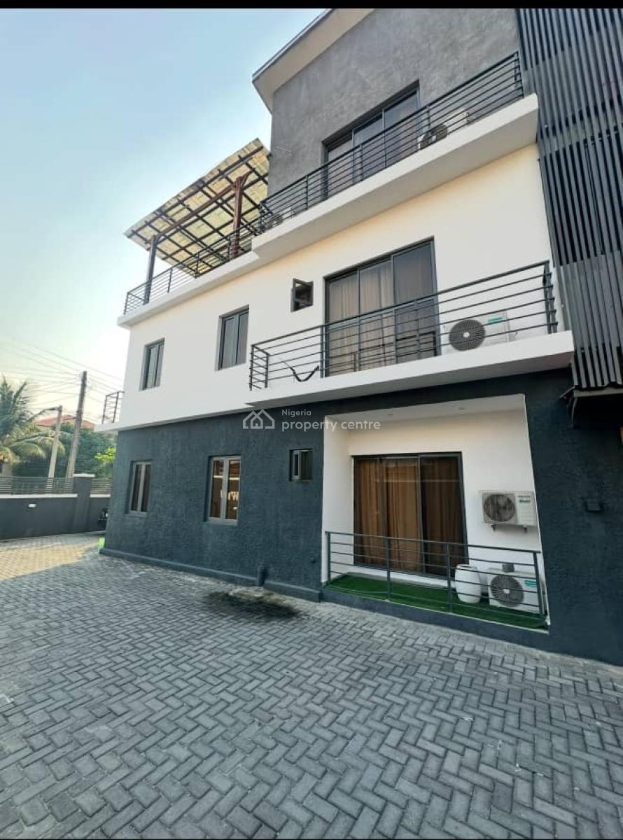 Luxury 3-bedroom Apartment with Soccer Board, Pool and Gym., Lekki Phase 1, Lekki, Lagos, Flat / Apartment Short Let