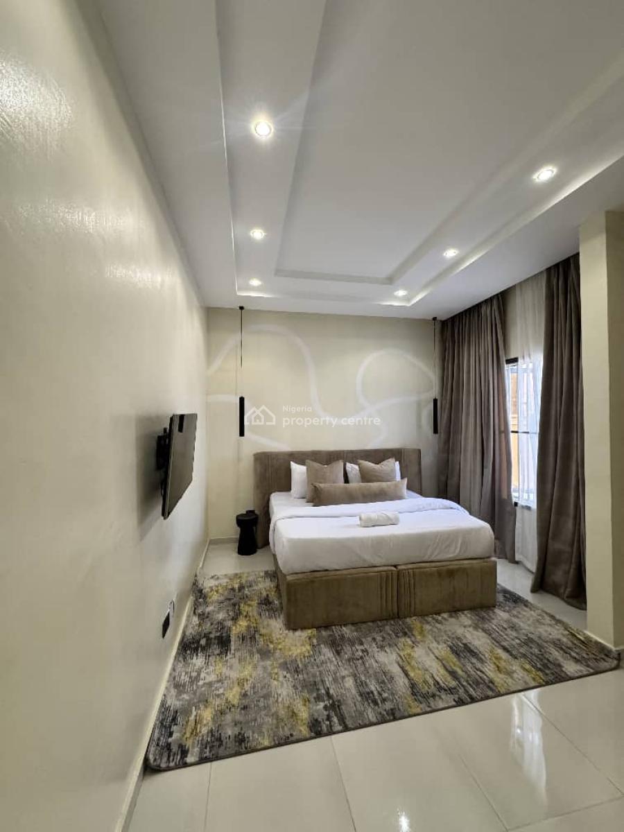 Luxury 3-bedroom Apartment with Soccer Board, Pool and Gym., Lekki Phase 1, Lekki, Lagos, Flat / Apartment Short Let